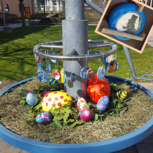 Osterbrunnen auf dem Gelände der NWW